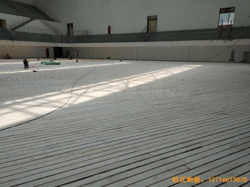 四川達州文理學(xué)院體育木地板鋪設(shè)案例