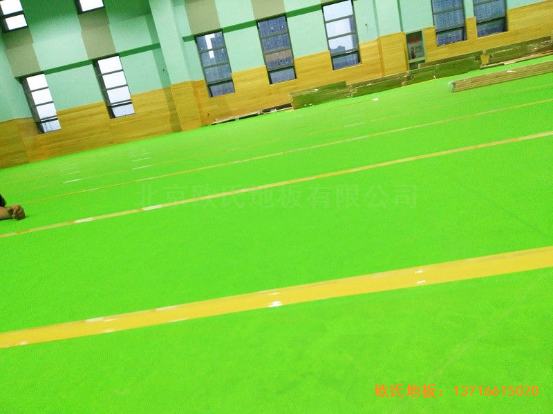 武漢廣阜屯小學(xué)清江錦城分?；@球館運動地板施工案例3