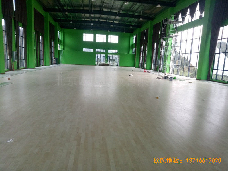 湖北隨州運(yùn)動館運(yùn)動木地板安裝案例0