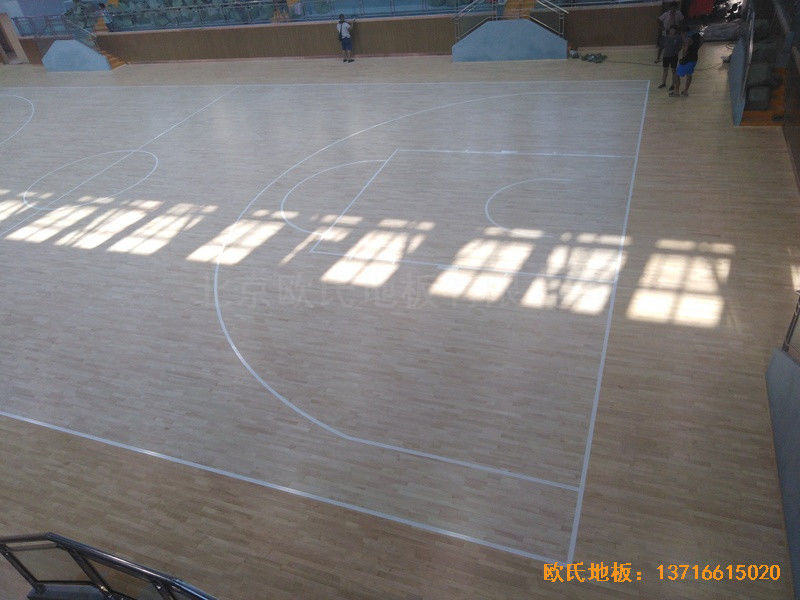 自貢富順衡水一中籃球館運(yùn)動(dòng)地板安裝案例3