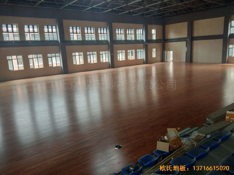 四川成都怡馨家園中學(xué)運(yùn)動館體育地板施工案例4