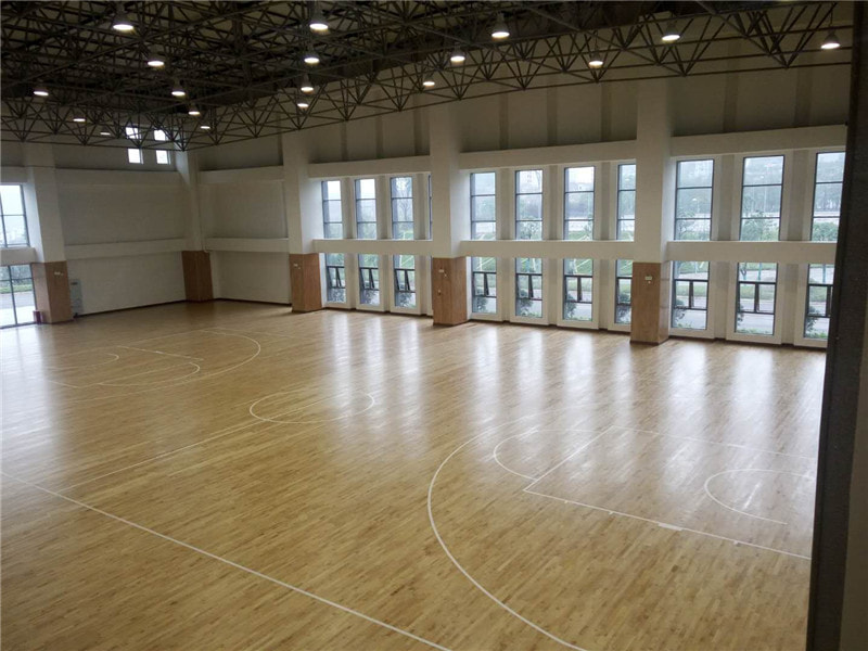 水漫金山后果很嚴(yán)重，水泡運動木地板卻不怕