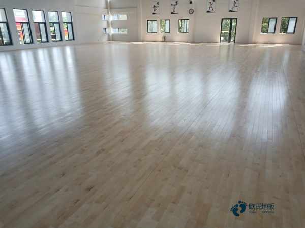 中等體育運(yùn)動地板施工方案