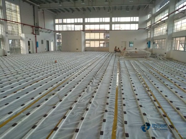 中等體育運(yùn)動地板施工方案