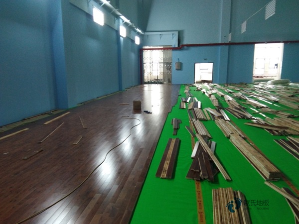 運(yùn)動(dòng)木地板施工遇到的趣事