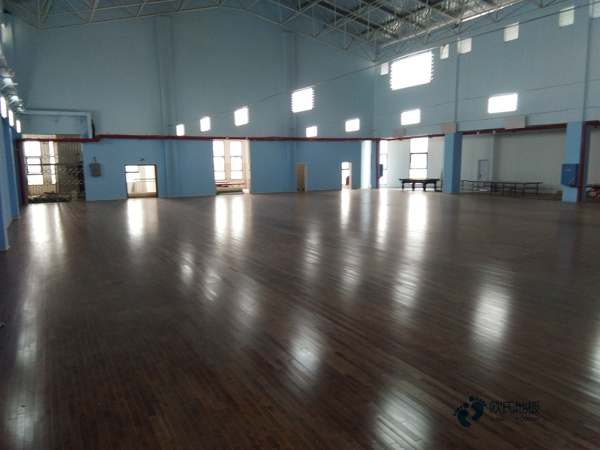 運(yùn)動(dòng)木地板施工遇到的趣事