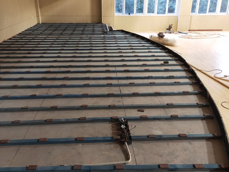 上海豐莊西路綠地小學舞臺木地板施工案例3