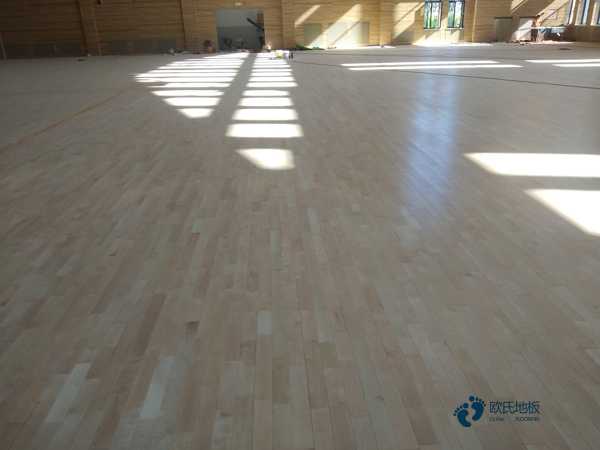 國標(biāo)運(yùn)動籃球木地板報價單