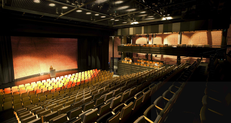 小學松木舞臺體育場地地板施工流程2