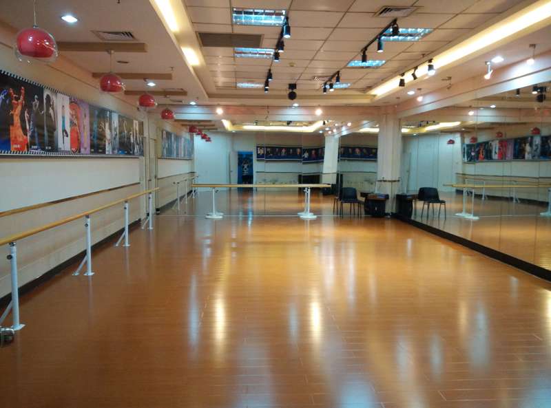 學(xué)校俄勒岡松舞臺地板施工步驟2