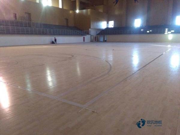 體育運(yùn)動場木地板正確的養(yǎng)護(hù)方法1