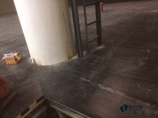 體育運(yùn)動場木地板正確的養(yǎng)護(hù)方法2