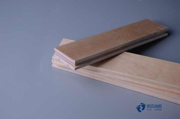 松木運(yùn)動籃球木地板每平米價格