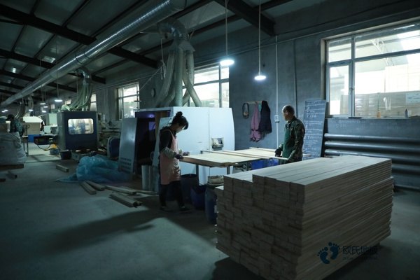 學?；@球館地板施工隊2