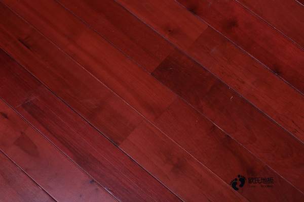 雙龍骨運動場地板怎樣保養3