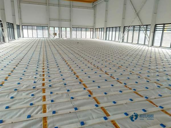 單龍骨籃球館地板保養方法1