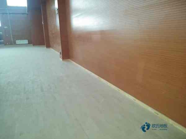 單龍骨籃球館地板保養方法2