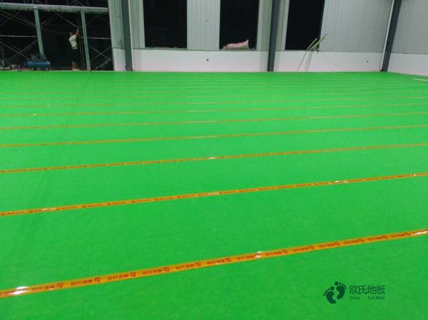 普通運(yùn)動(dòng)籃球木地板較低價(jià)格