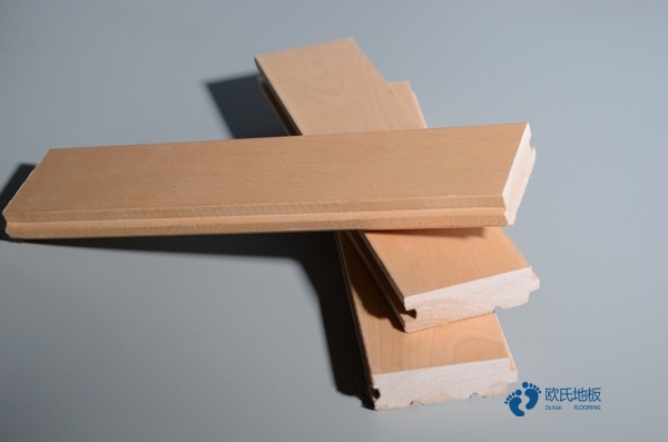 松木運(yùn)動籃球木地板報價