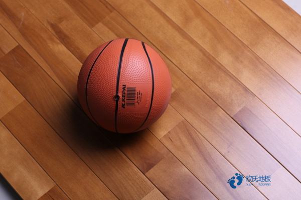 松木運(yùn)動籃球木地板報價