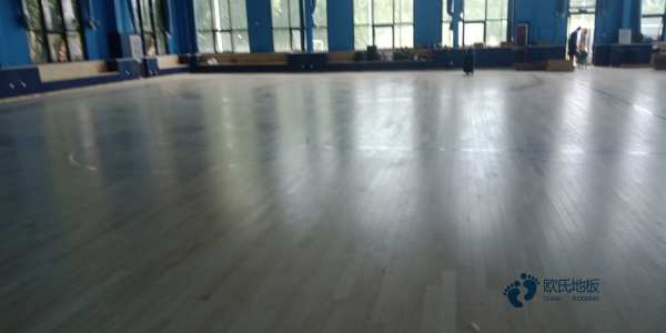 國產(chǎn)運(yùn)動籃球木地板哪個牌子性價比高