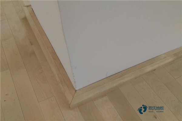 學(xué)?；@球地板能用多久3