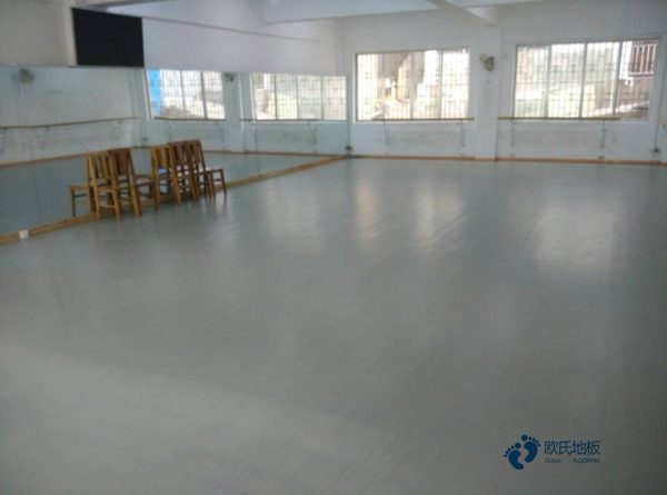 松木運(yùn)動(dòng)籃球木地板價(jià)位