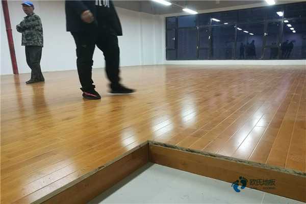 楓樺木運動籃球木地板價格一般多少錢一平方米