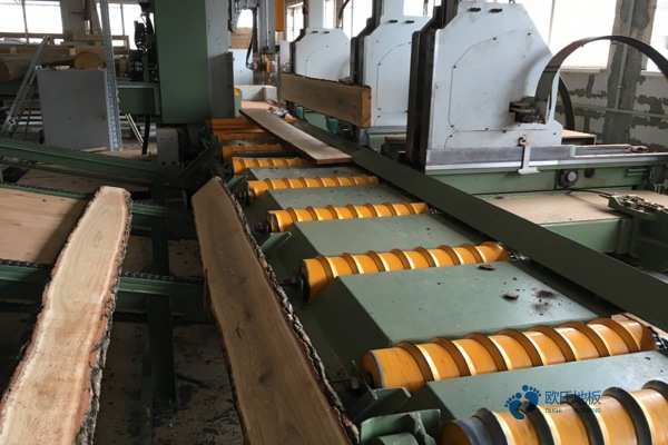 國產(chǎn)體育場地木地板施工團(tuán)隊(duì)1