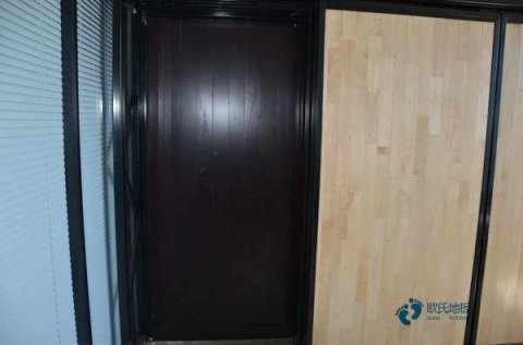 松木運(yùn)動(dòng)籃球木地板大概多少錢(qián)